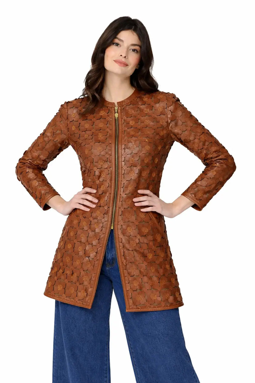 Giacca in pelle elegante LUNA con chiusura a zip e fiori in pelle su tulle, look contemporaneo.