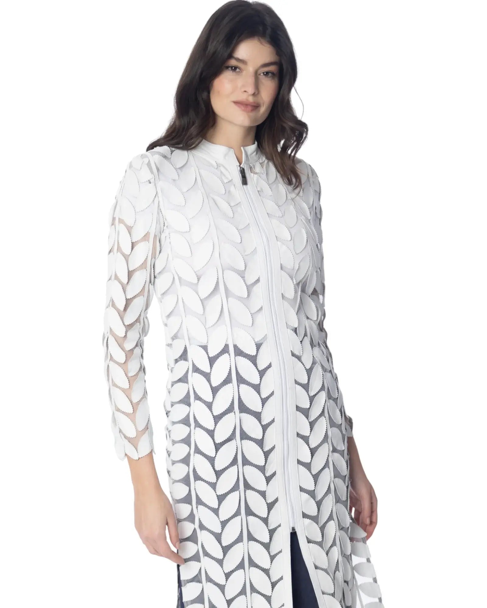 CLOE', giacca elegante in pelle, design raffinato con foglie in pelle su tulle elasticizzato.