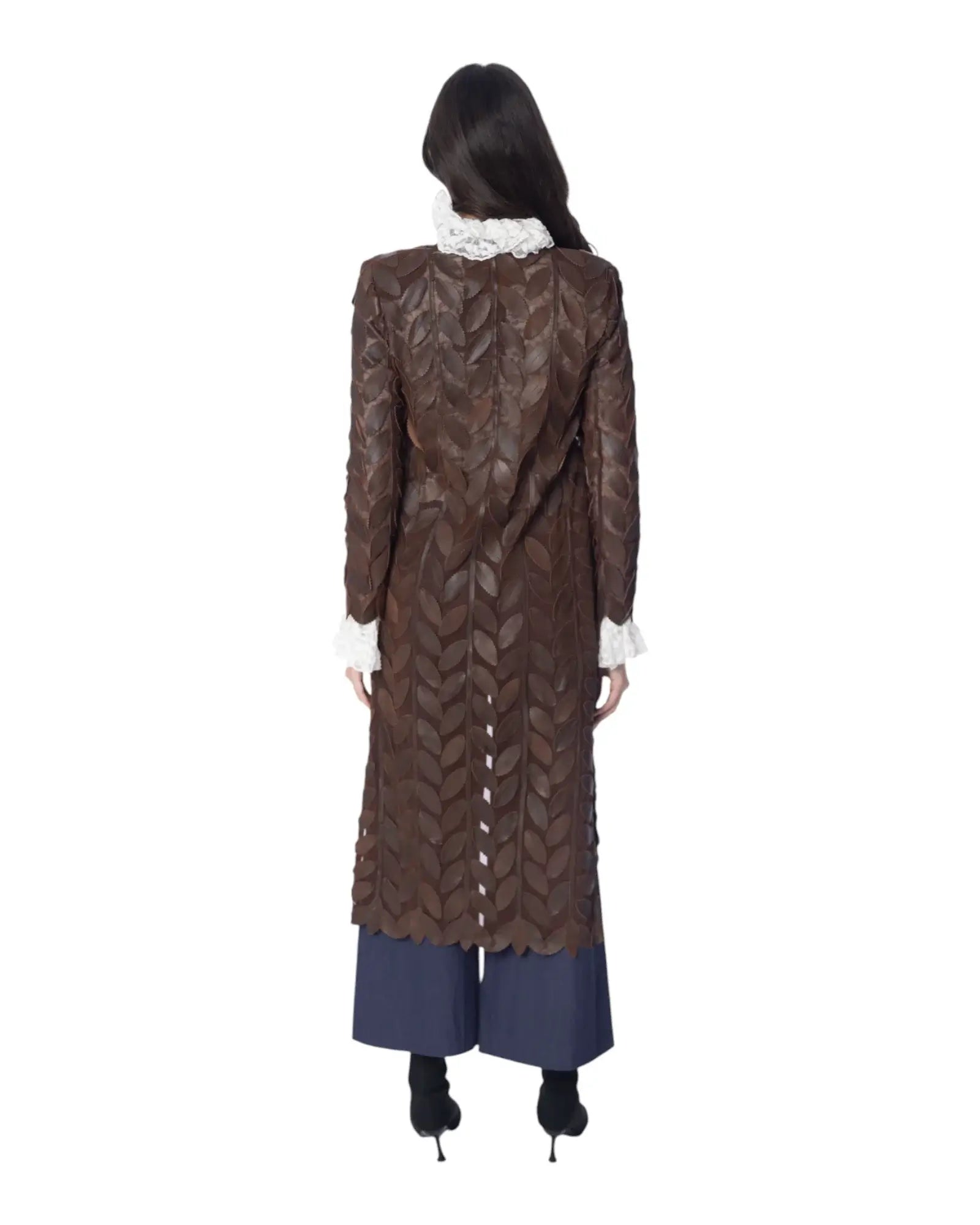 CLOE’ giacca elegante in pelle con foglie di pelle su tulle, vista posteriore, elegante e leggera.