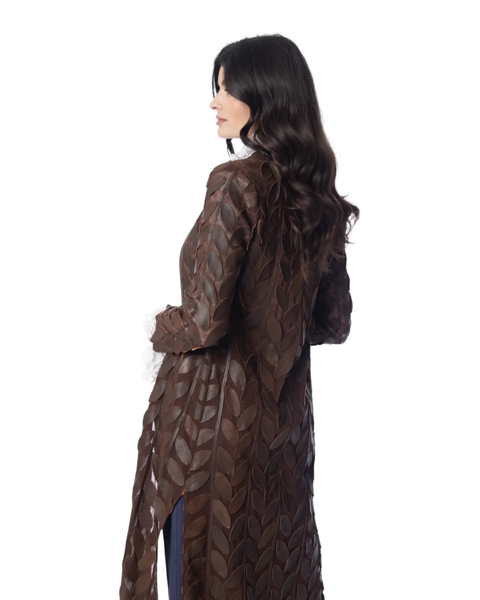 CLOE’ giacca elegante in pelle con foglie in pelle e tulle elasticizzato, vista da dietro.