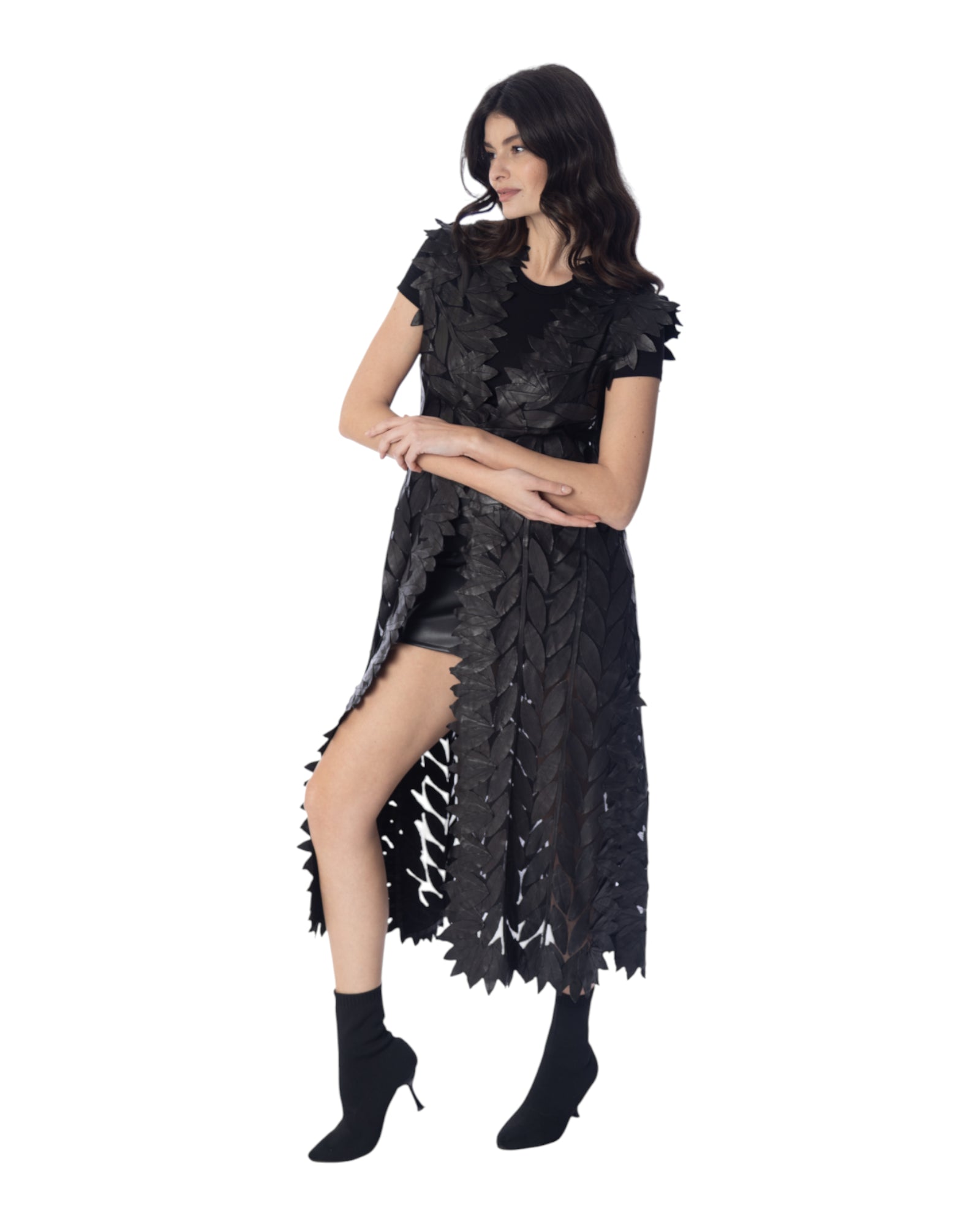 GINEVRA gilet lungo in pelle con foglie in rilievo su tulle, look elegante e moderno.