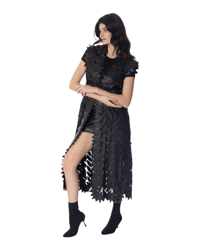GINEVRA gilet lungo in pelle con foglie in rilievo su tulle, look elegante e moderno.