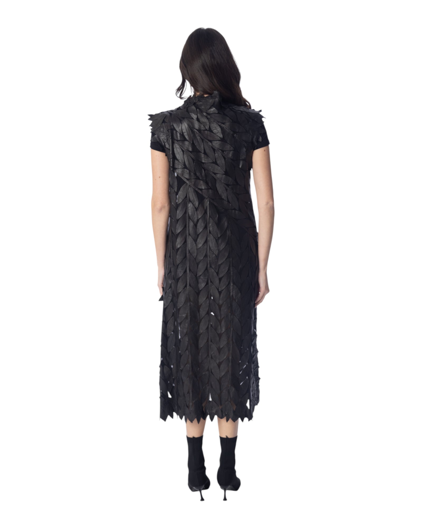 GINEVRA gilet lungo in vera pelle, vista posteriore con foglie in pelle su tulle, elegante e originale.