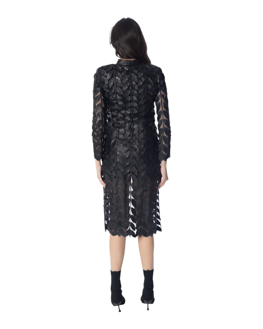 Giacca elegante in pelle CLOE’ vista da dietro, con foglie in pelle su tulle per un look raffinato e leggero.