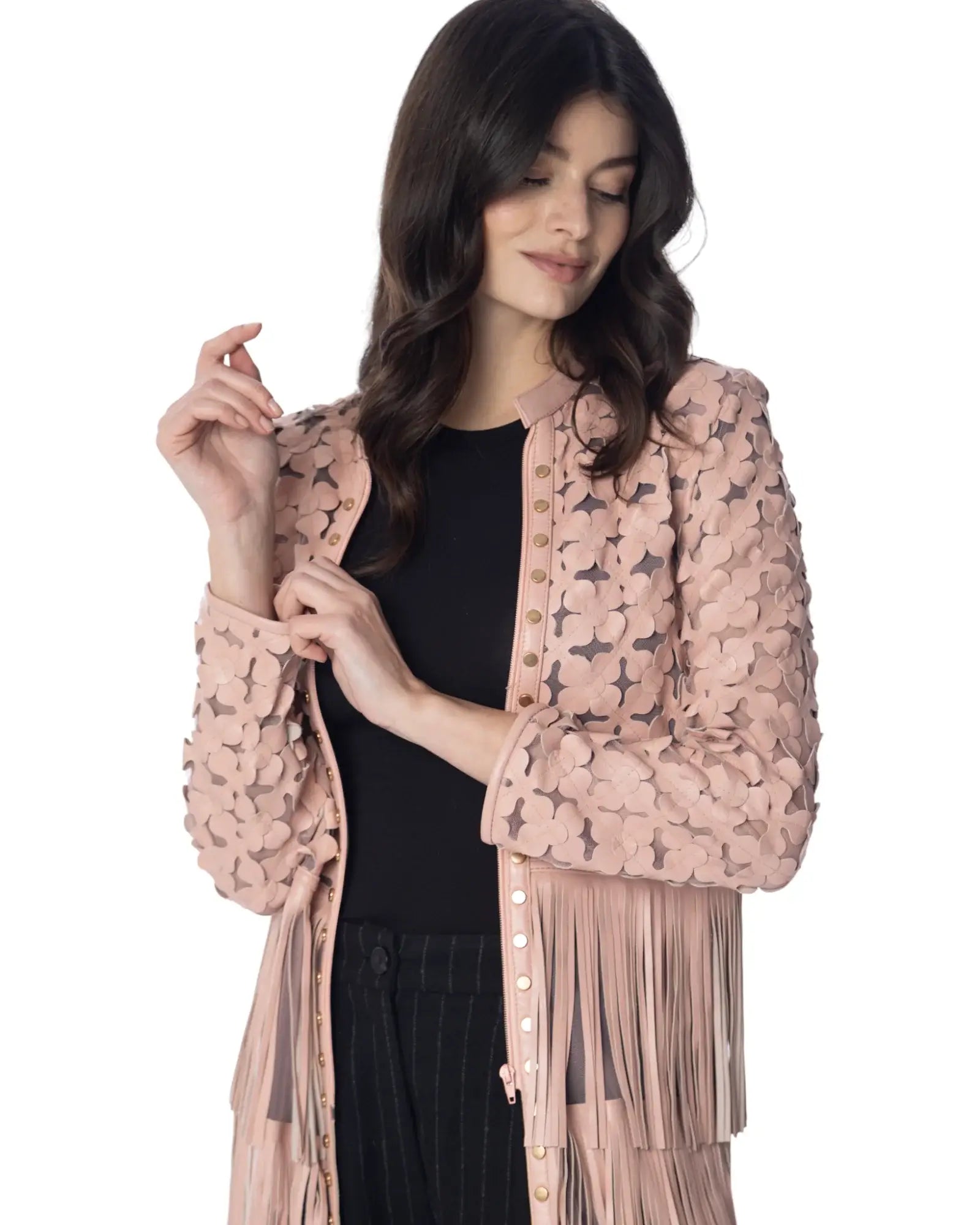 KATY giacca lunga in vera pelle con fiori in pelle e frange leggere, modello elegante e raffinato.