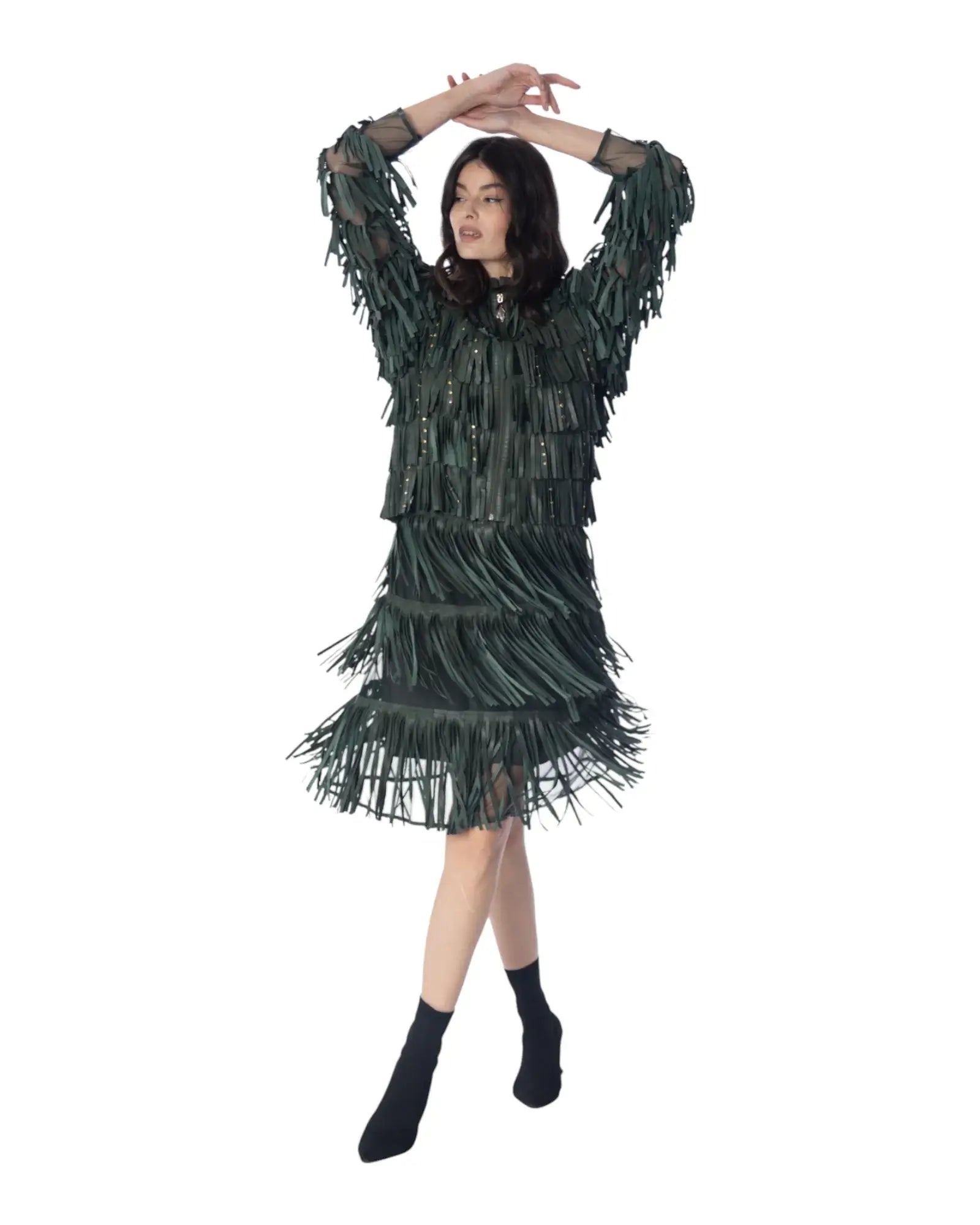PENNY giacca in pelle leggera con frange dinamiche e borchiette, look sofisticato e grintoso.