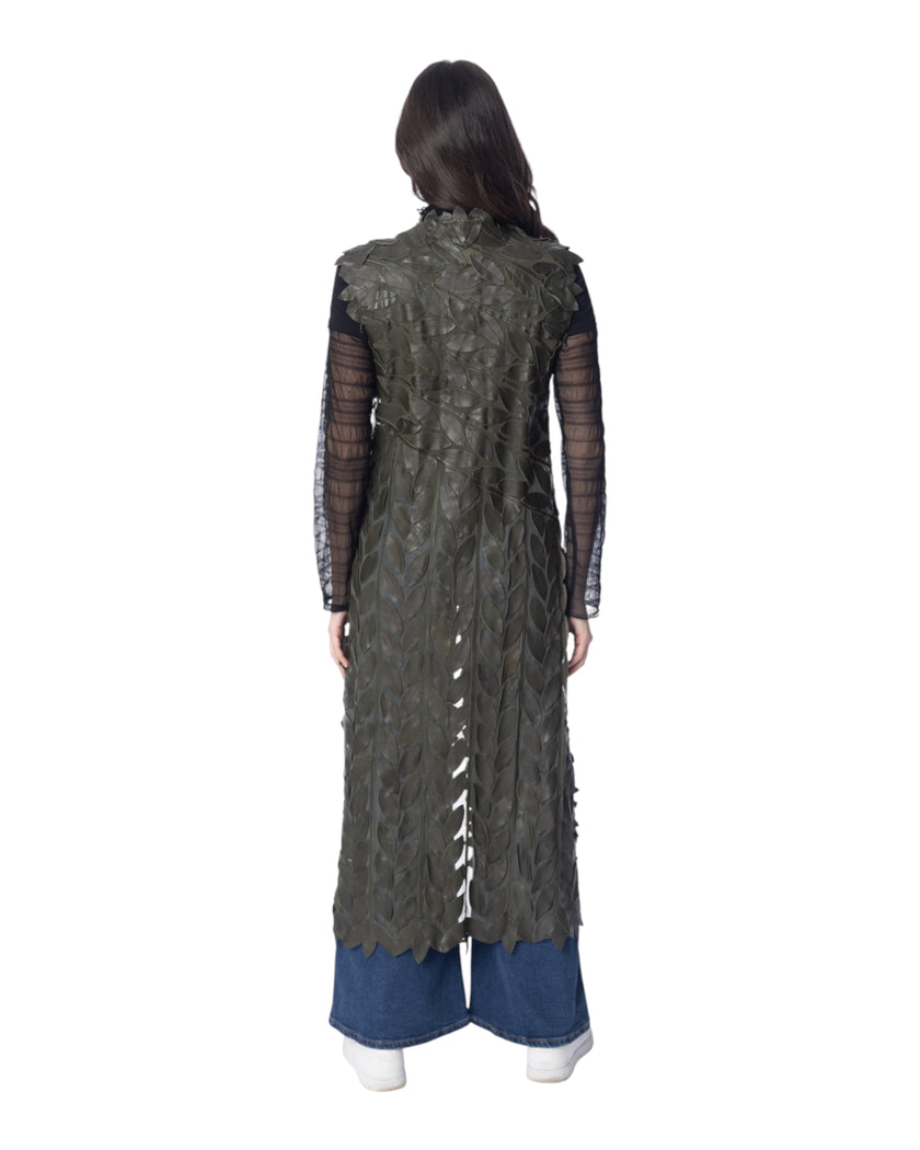 GINEVRA gilet lungo in vera pelle, vista posteriore, con foglie in pelle su tulle, design scenografico e portabile.